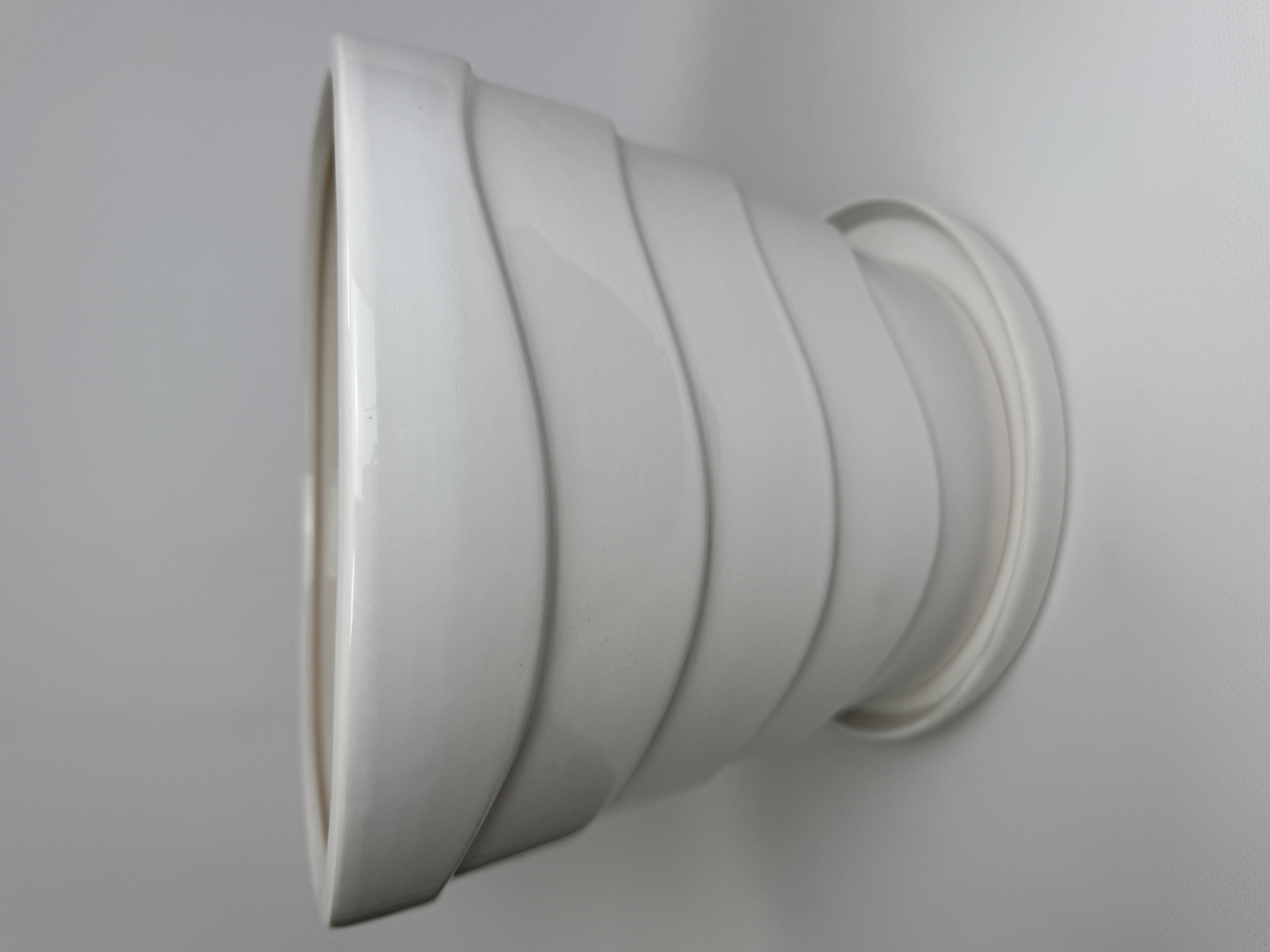 Горщик Конус з хвильками 7.2 л Р254білий