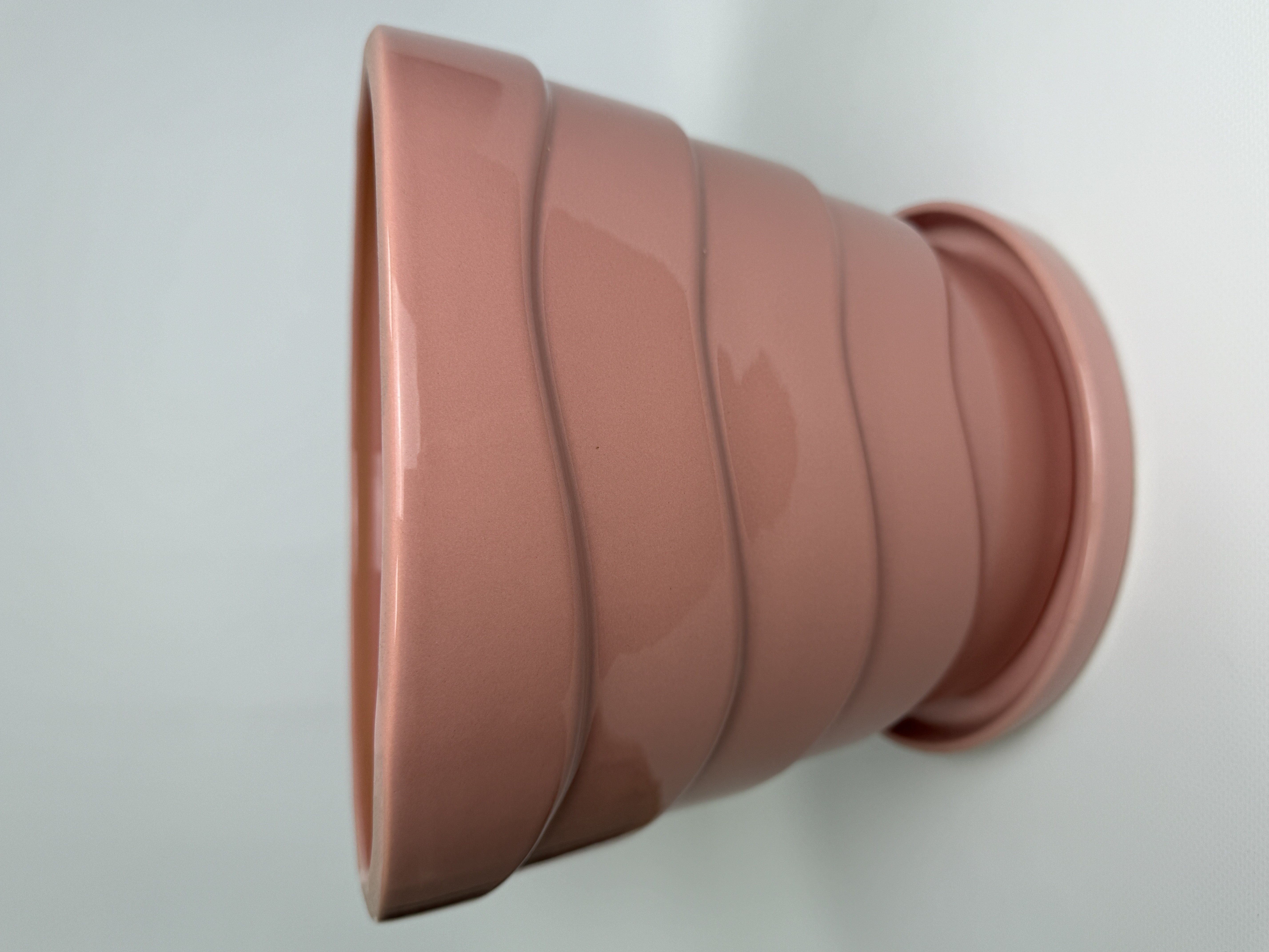 Горщик Конус з хвильками 7.2 л Р254корал