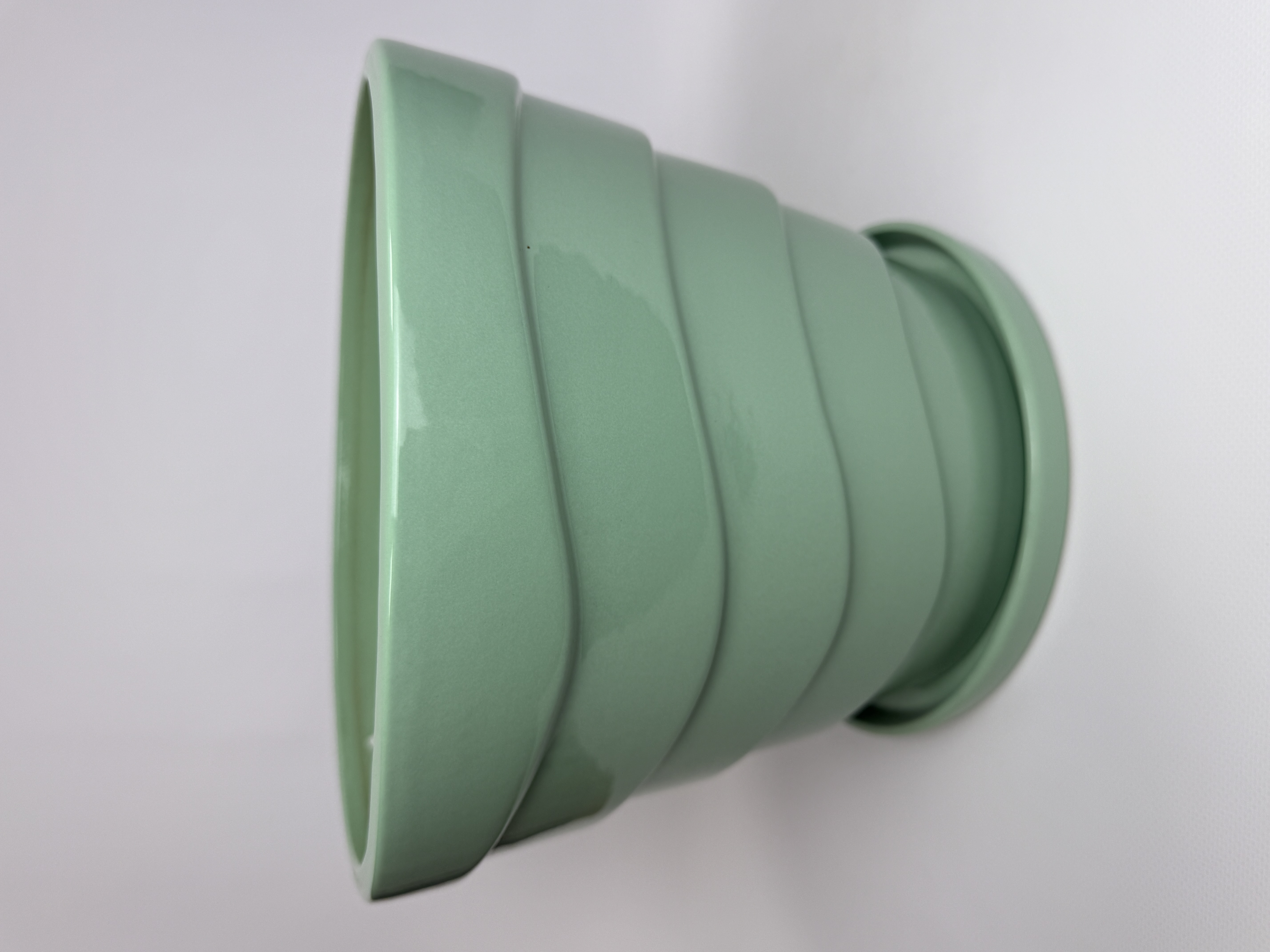 Горщик Конус з хвильками 7.2 л Р254мята