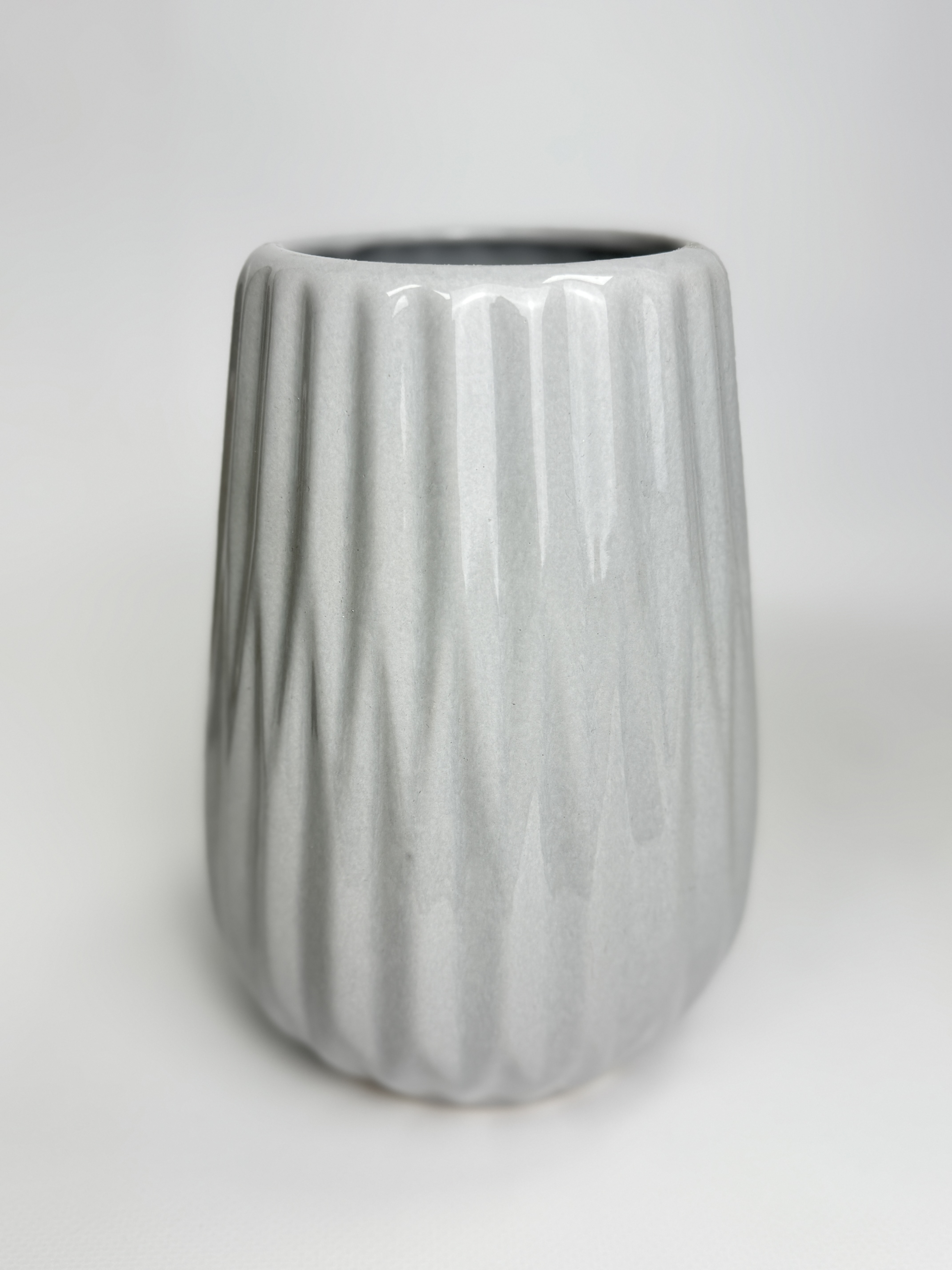 Керамічна Ваза Дзевонія св.сірий глянц