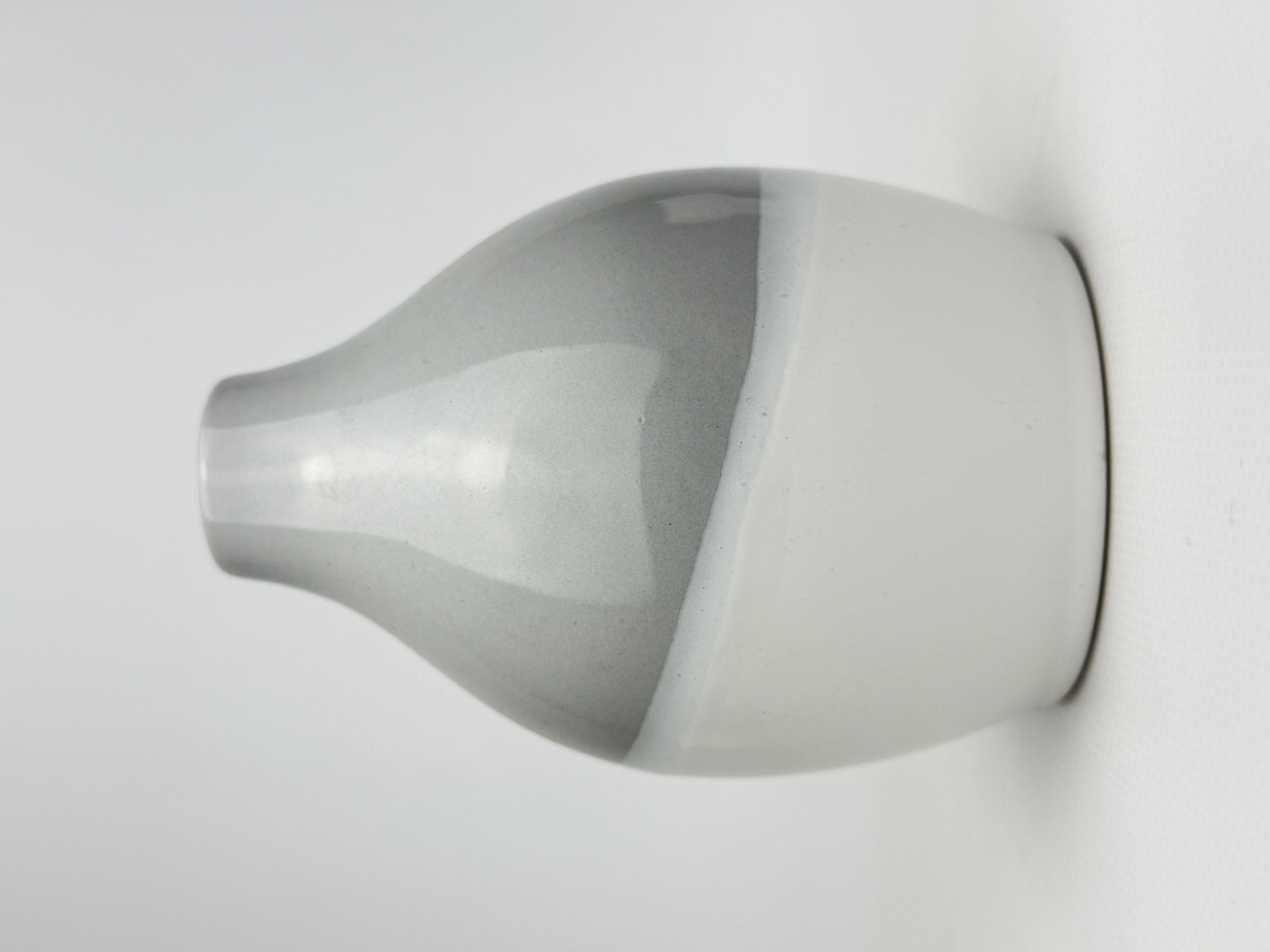 Керам.виріб V2001 ваза білий/блідо-сірий глянц