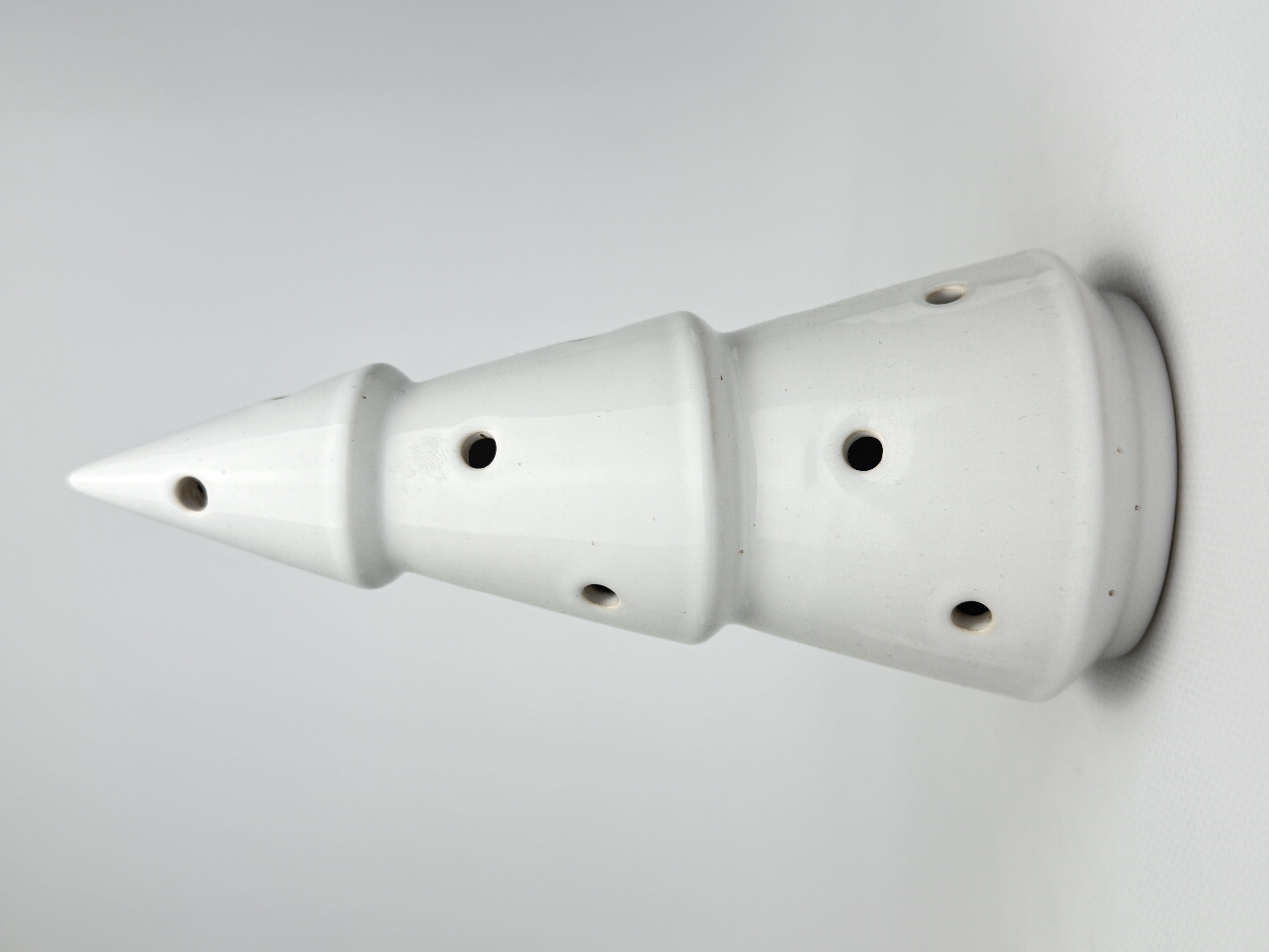 Керамічний виріб "Ялинка свічник" білий глянц