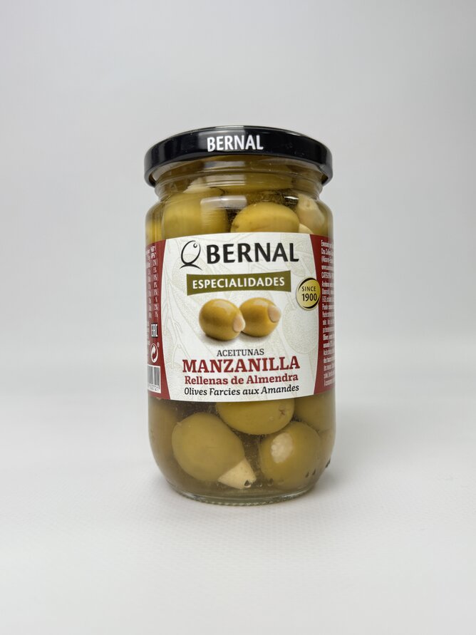 Оливки Bernal фаршировані мигдалем Almendra 300 г
