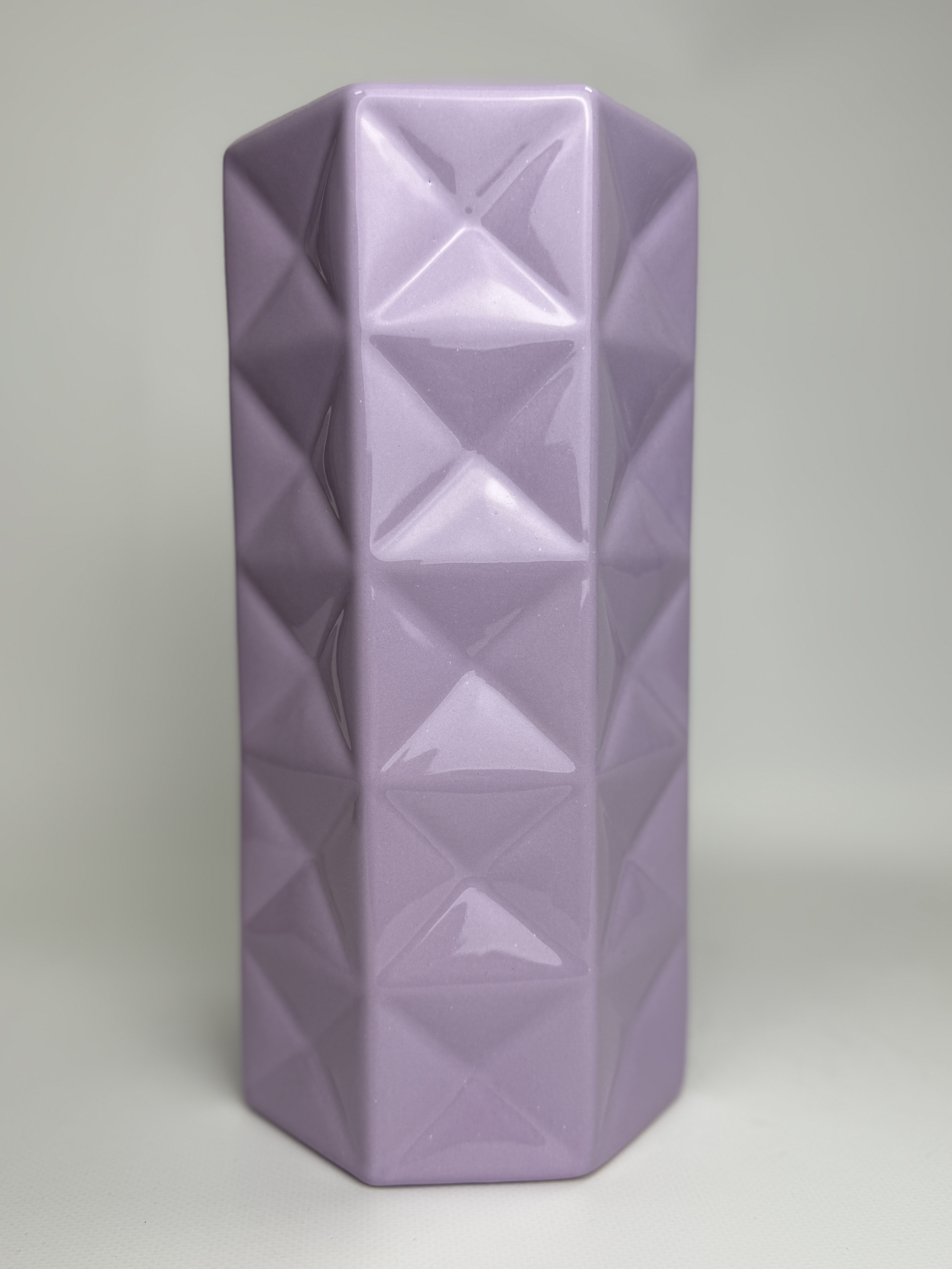 Керамічний виріб Ваза Кожум'яка лаванда глянц