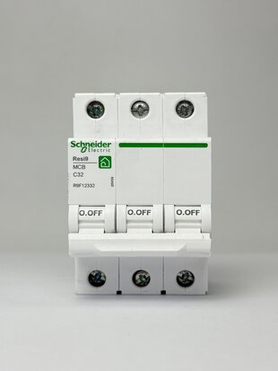 Автомат. вимикач Schneider Resi 9 3р 32 А С