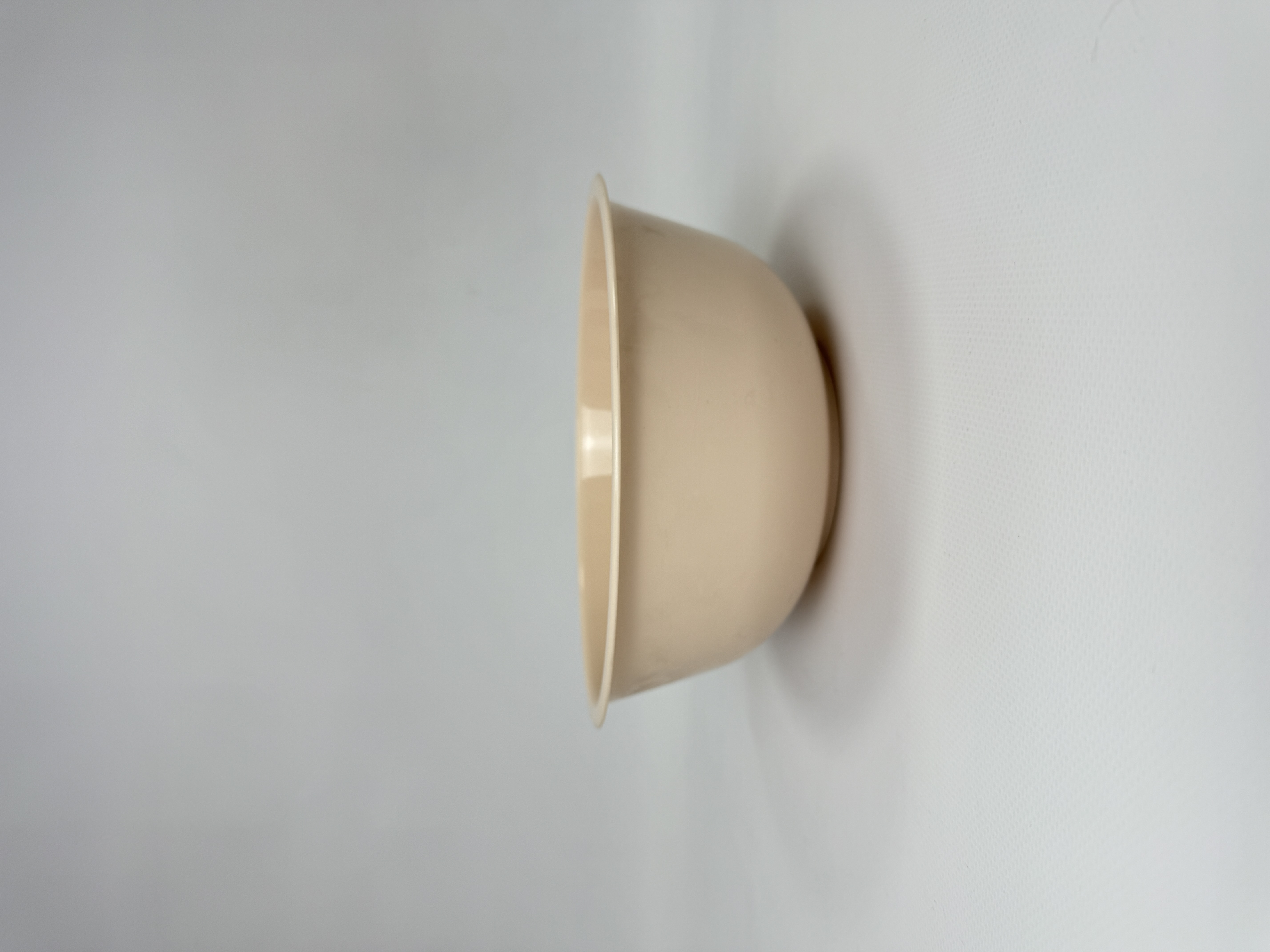 Миска 1.5л. d200. h85. св. бежева