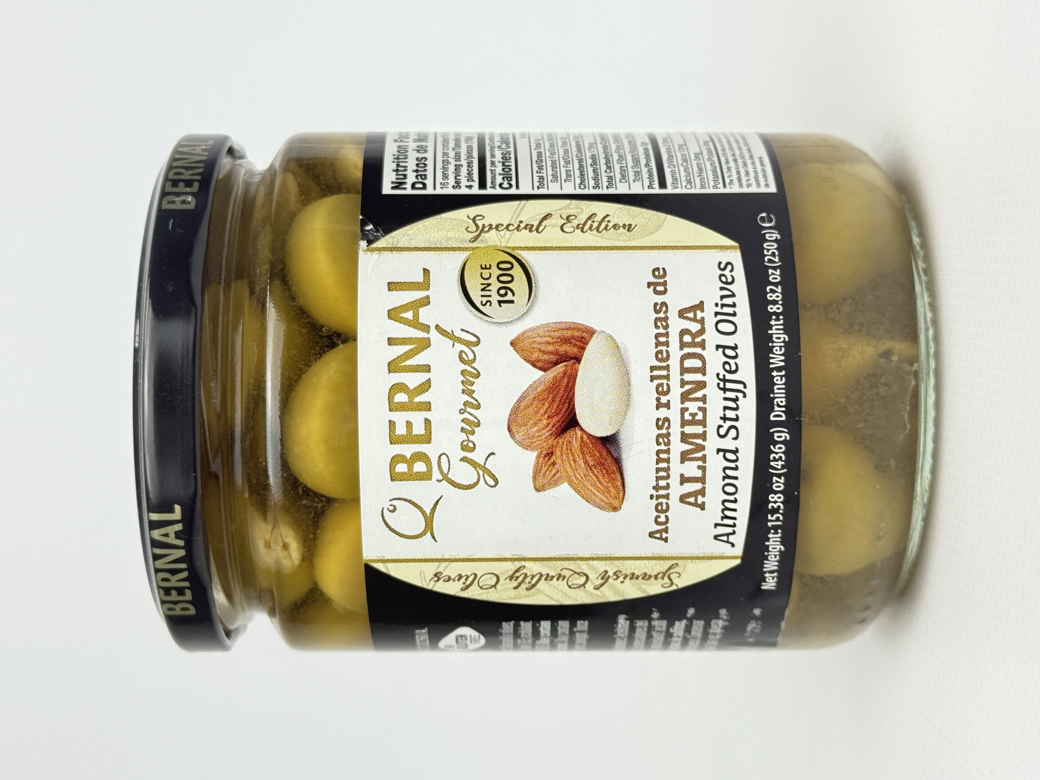 Оливки Bernal Gormet фаршировані мигдалем 436 г