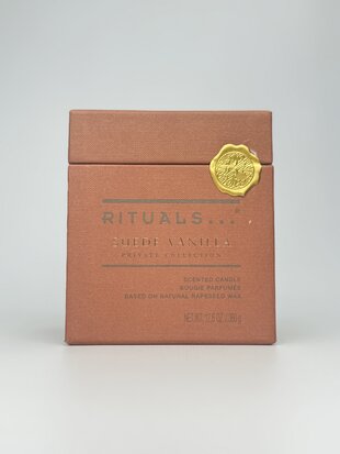 THE RITUAL SUEDE VANILLA PRIVATE COLLECTION - Ароматична свічка. 360g