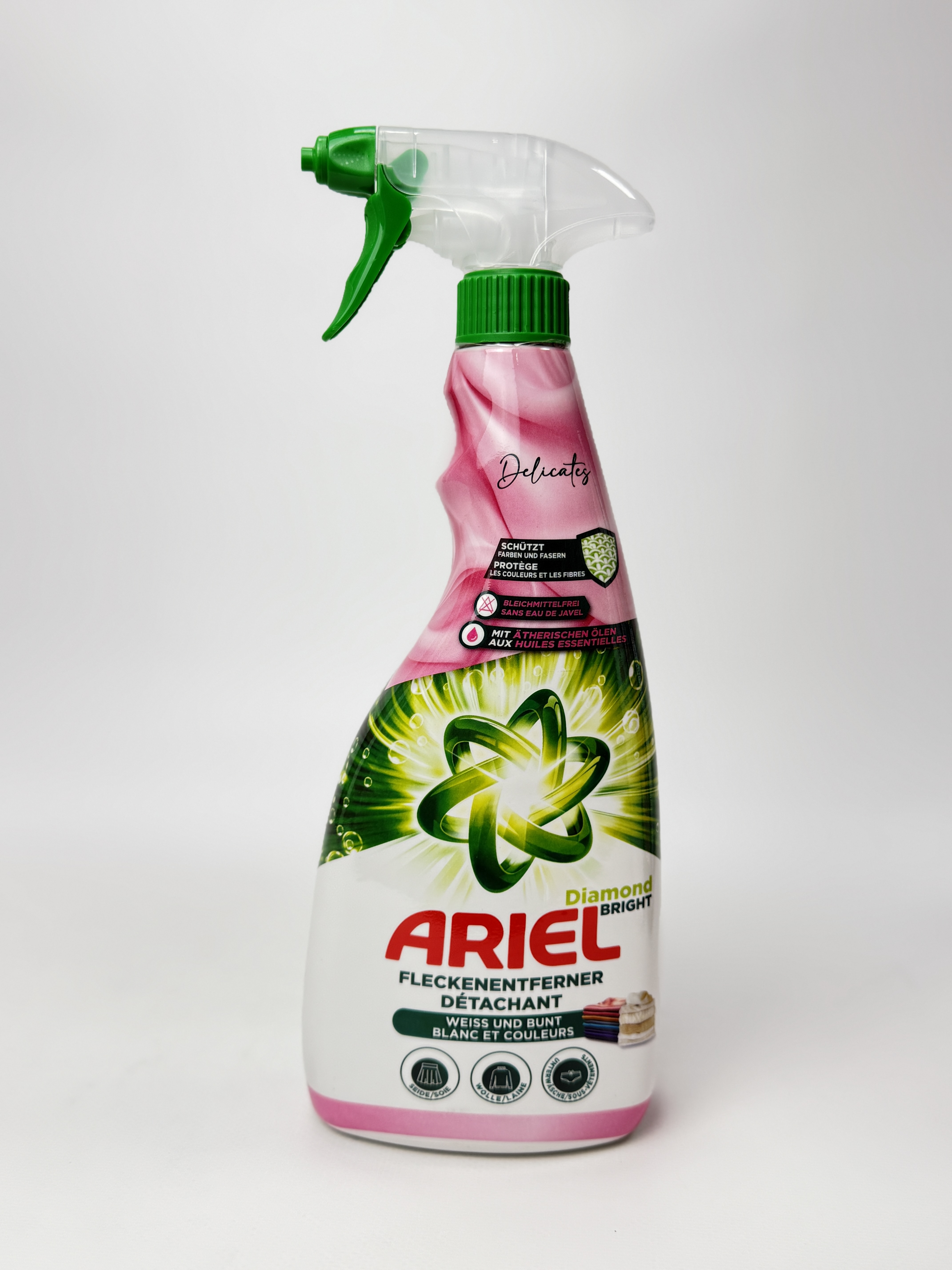 Плямовивідник-спрей ARIEL 750мл White+Color DELICAT