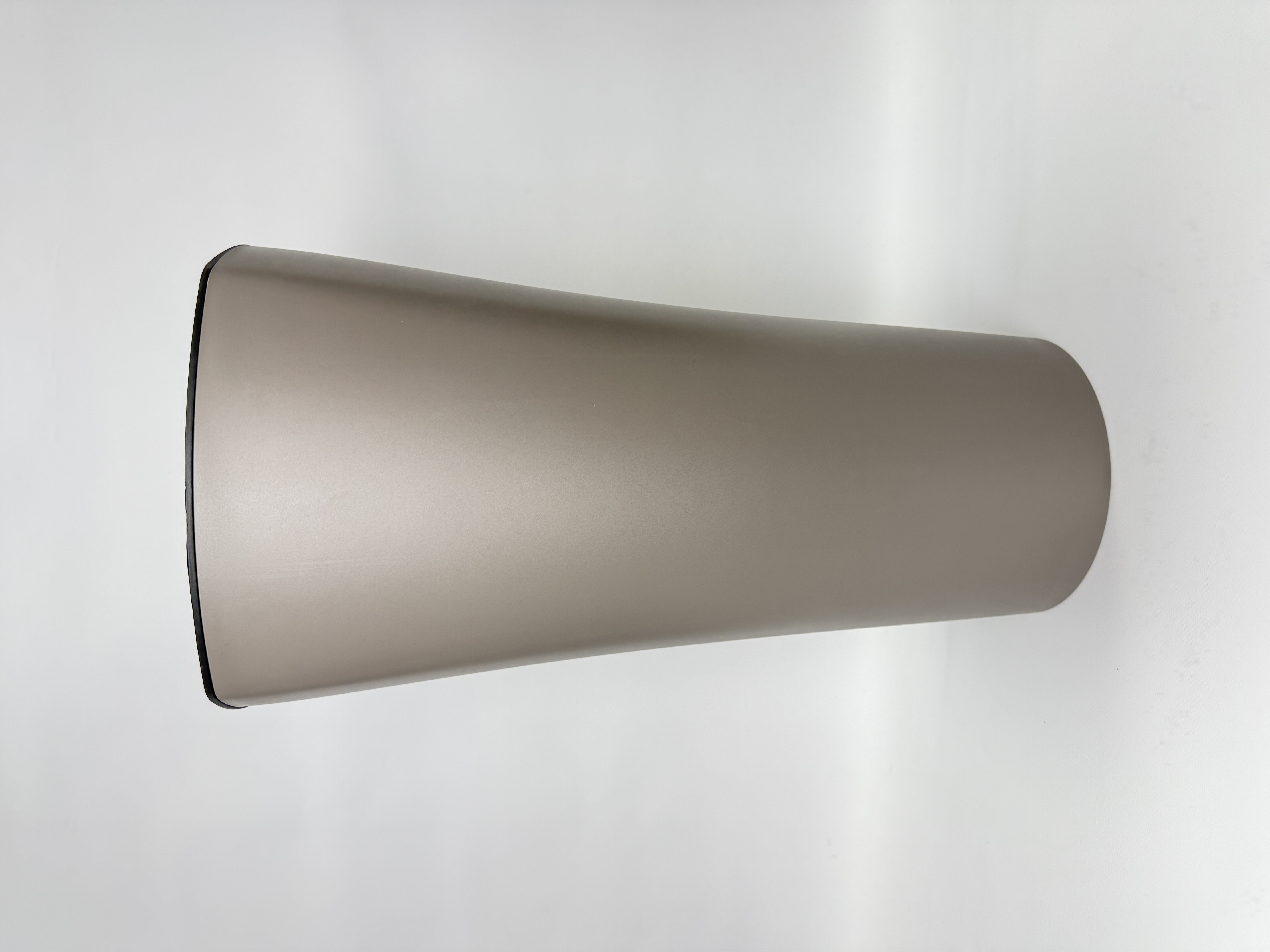 Горщик для квітів Крокус 51 з вставкою. капучино