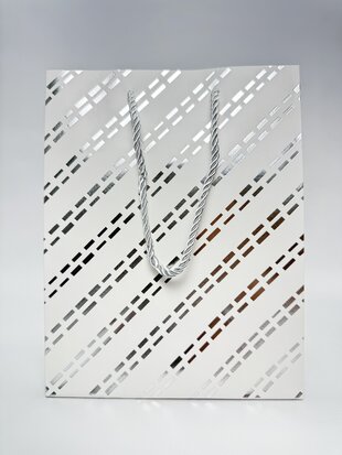 Пакет подарунковий білий з тисненням 18х23х10 см в асортименті