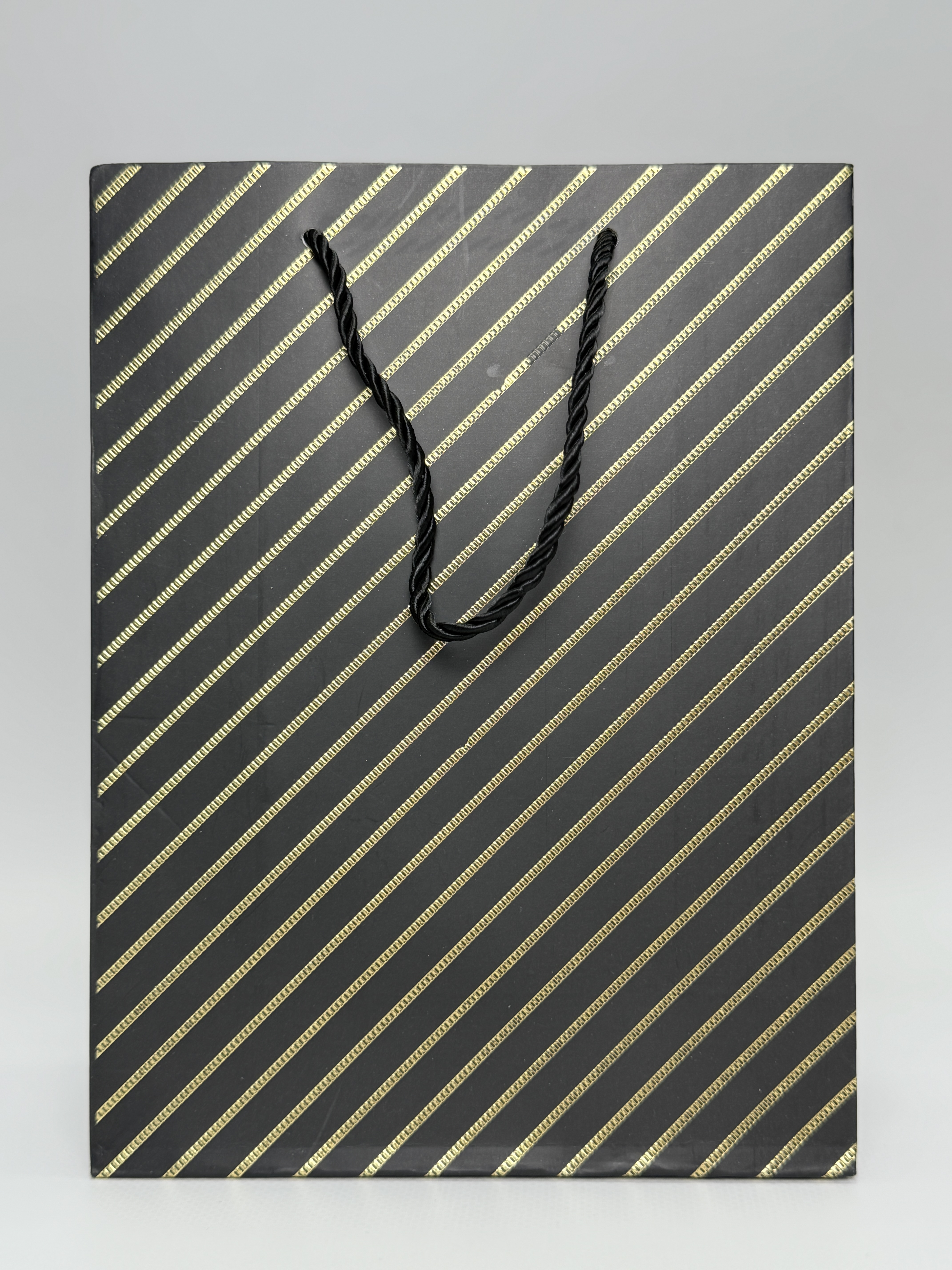 Пакет подарунковий "Смужка" 24х18х8.5 см в асортименті